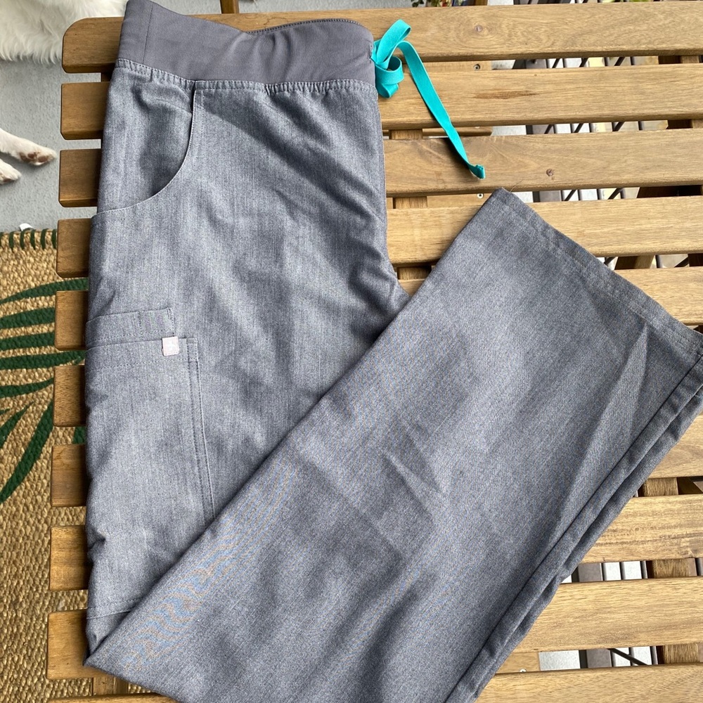 Figs Kade Cargo Scrub Pants: Medium